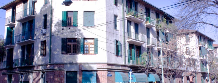 Biblioteca Baldomero Fernadez Moreno is one of Bibliotecas Públicas de la Ciudad de Buenos Aires.