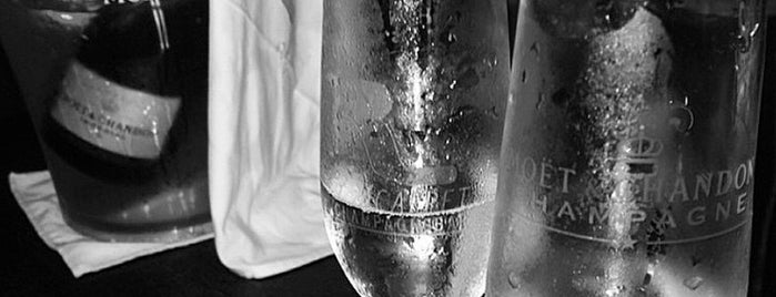 Champagne Charlies is one of NYC serious drinks.