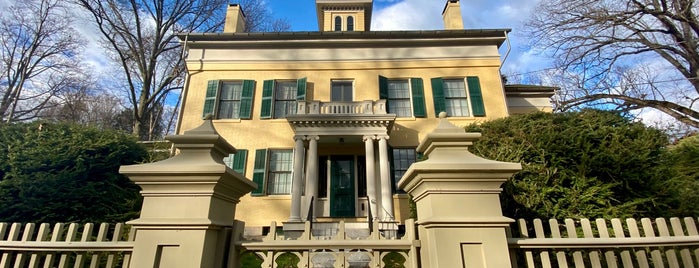 Emily Dickinson Museum is one of Bookish.