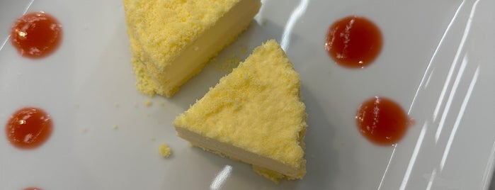 LeTAO (เลอ ทา โอะ) 小樽洋菓子舗ルタオ is one of BKK_Bakery, Desserts.