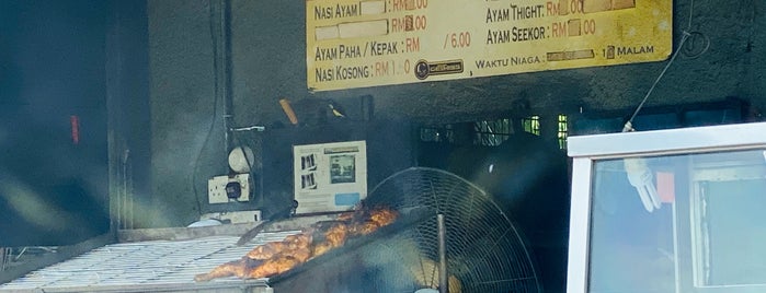 Restoran Ayam Panggang Kenyalang is one of Favourite Makan Place.