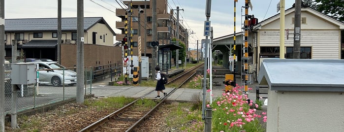 Higashi-Iwase Station is one of 北陸.