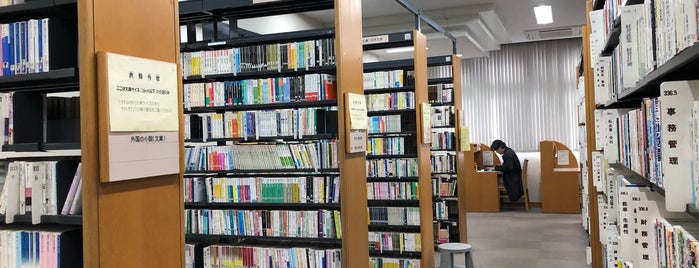 緑が丘図書館 is one of 近所の図書館.