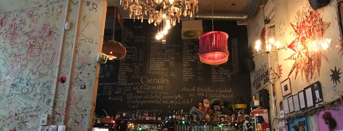 Csendes Vintage Bar & Cafe is one of สถานที่ที่ mo pleasure ถูกใจ.