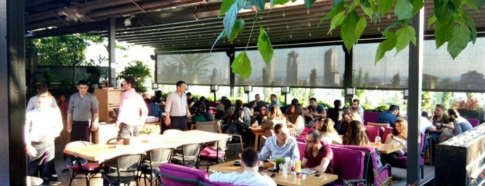 Merdiven Cafe & Restaurant is one of สถานที่ที่บันทึกไว้ของ ayhan.