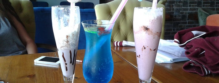 PukKa Cafe Bistro is one of Tempat yang Disukai PıN@R.