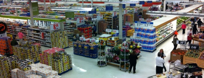 Real Canadian Superstore is one of Locais curtidos por Jen.