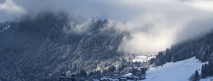 hotel l'ours blanc is one of Posti che sono piaciuti a James.