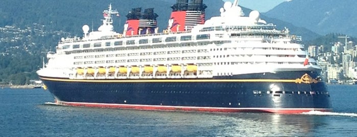 Disney Wonder is one of Maria Joseさんのお気に入りスポット.