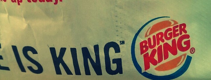 Burger King is one of Locais curtidos por Jenn.