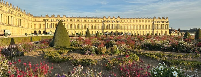 Orangerie du Château de Versailles is one of Paris.