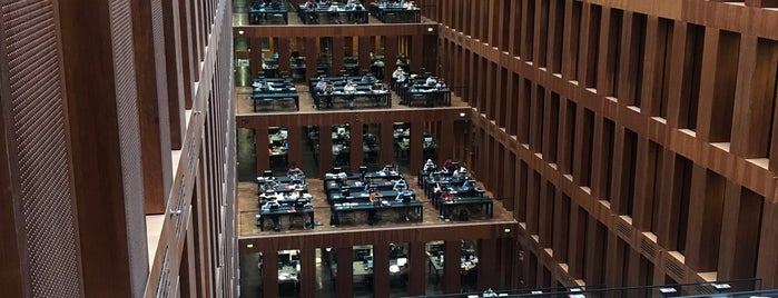Humboldt-Universität Bibliothek is one of Rana ✨: сохраненные места.