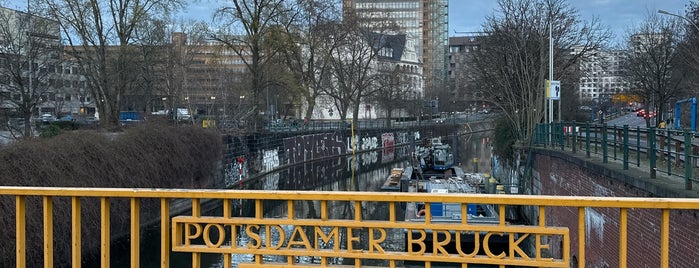 Potsdamer Brücke is one of Bridges of Berlin.