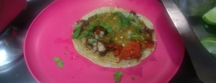Tacos Ofe is one of Locais curtidos por Cesz.
