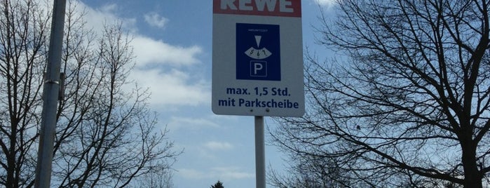 REWE is one of สถานที่ที่ Colin ถูกใจ.