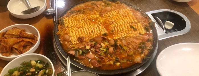 아우네부대찌개 is one of Posti che sono piaciuti a Dan.