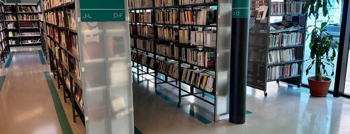 Bibliotheque d'Ixelles is one of stille plekken.