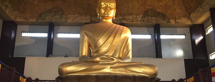 Centre Bouddhique Kagyu Eussel Tcheu Dzong is one of Balades.