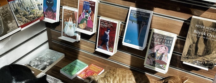 Türkiye İş Bankası Kültür Yayınları is one of Bookstore.