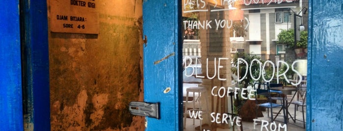 Blue Doors Coffee is one of สถานที่ที่บันทึกไว้ของ Dila.