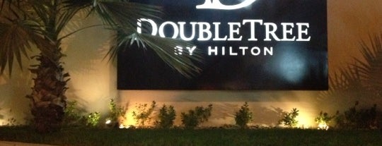 DoubleTree by Hilton is one of สถานที่ที่ Ronald ถูกใจ.