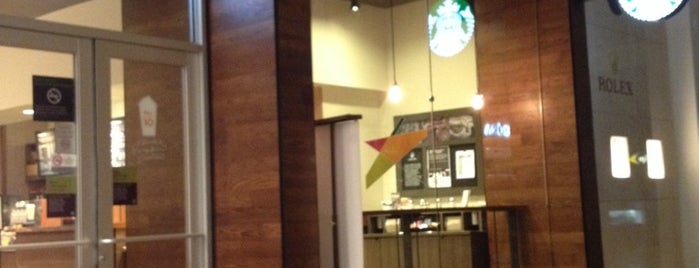 Starbucks is one of Lieux qui ont plu à Phoenix.