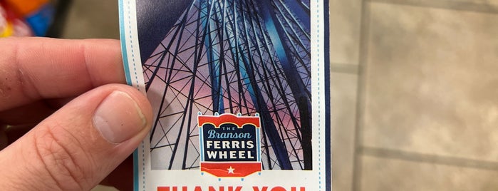 Branson Ferris Wheel is one of สถานที่ที่ Laura ถูกใจ.