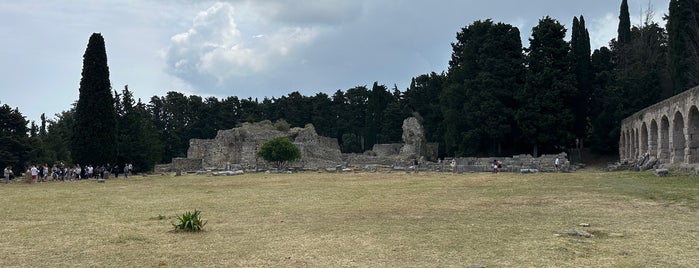 Sanctuary of Asklepios is one of สถานที่ที่ Yuri ถูกใจ.