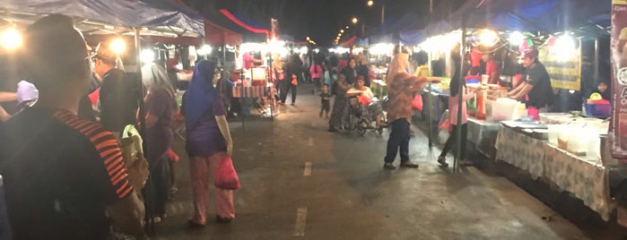 Pasar Malam Bandar Baru KS is one of ꌅꁲꉣꂑꌚꁴꁲ꒒'ın Beğendiği Mekanlar.