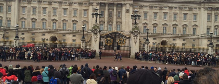 Buckingham Sarayı is one of London-To-Do List.