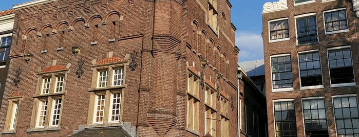 Het Wapen van Riga (Leeuwenburgh Huis) is one of Amsterdam Best: Sights & shops.