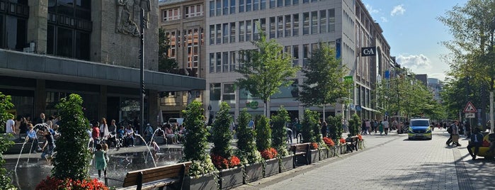 Schadowstraße is one of Düsseldorf Best: Sightseeing.