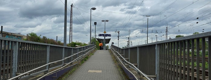 S Düsseldorf-Rath is one of Bahnhöfe BM Düsseldorf.