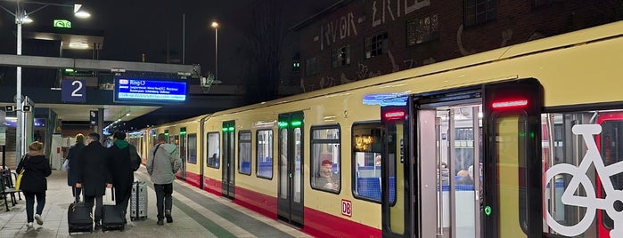 S+U Westhafen is one of S-Bahn Berlin.