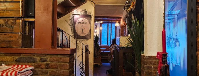 The Oak's Bar is one of Düsseldorf beloved.