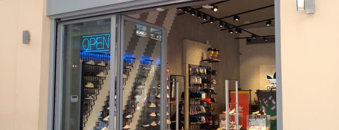 Adidas Originals Store is one of Lieux qui ont plu à Adam.