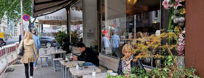 Espresso Perfetto is one of Düsseldorf Best: Coffee, dessert, breakfast.