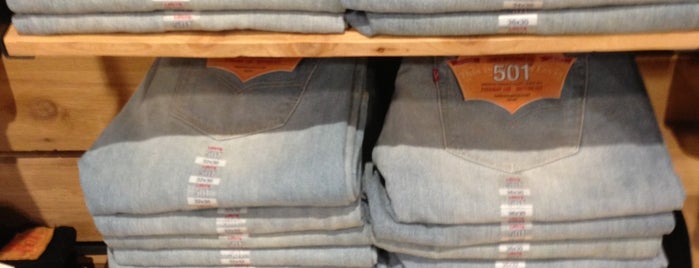 Levi's Store is one of Lugares favoritos de Nick.