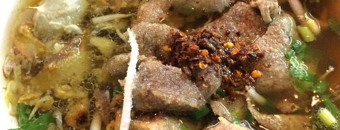 ก๋วยเตี๋ยวเนื้อลูกชิ้นจานบิน is one of Beef Noodles.bkk.