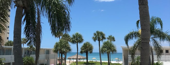 Sandcastle Resort at Lido Beach is one of Posti che sono piaciuti a Will.