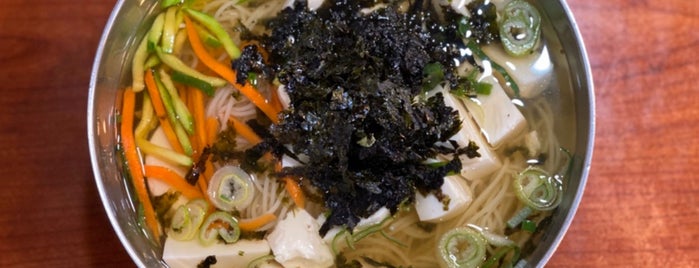 명품 잔치국수 is one of Seoul food.