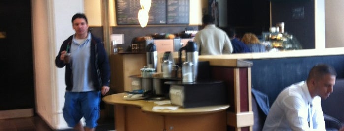 Starbucks is one of สถานที่ที่ Henry ถูกใจ.