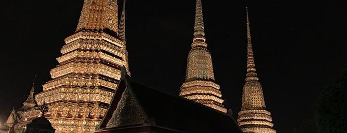 The Vihara of the Reclining Buddha is one of Bangkok.