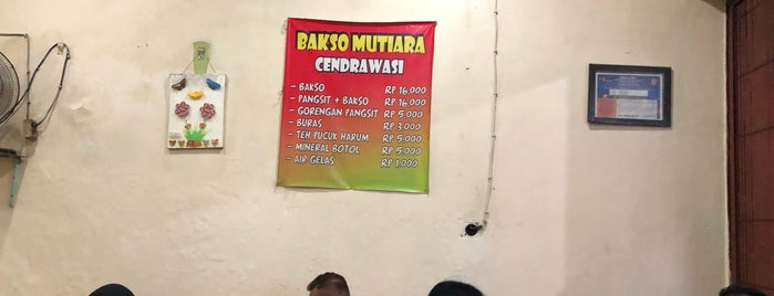 Bakso Mutiara (Samping Kedai Win-win) is one of Must-visit Restaurants in Makassar.