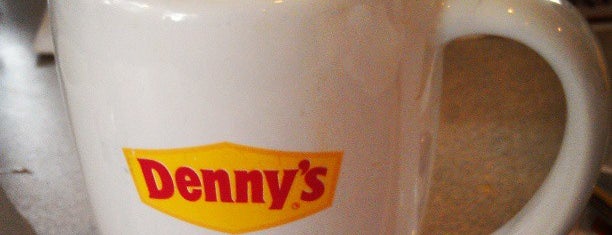 Denny's is one of สถานที่ที่ Lizzie ถูกใจ.