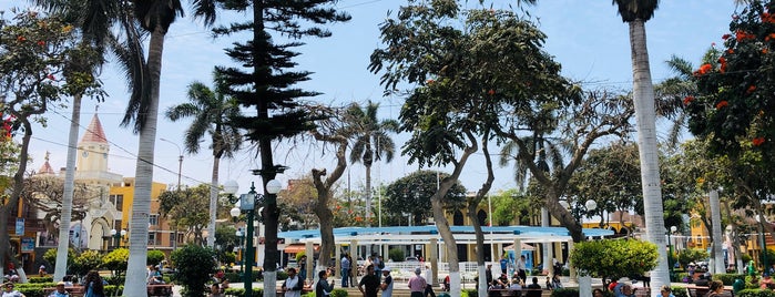 Plaza de Armas de Huacho is one of uni.