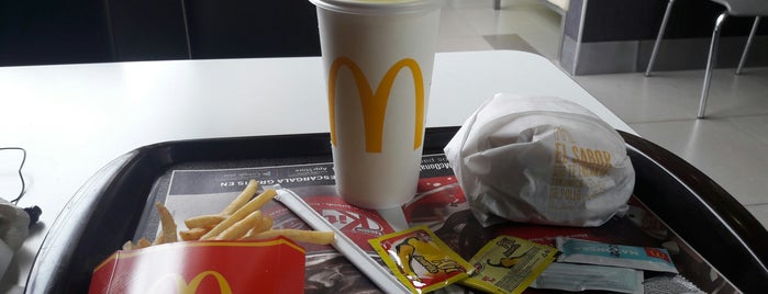 McDonald's is one of Un Rapidín al paso :D.
