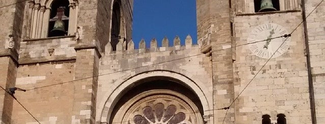 Igreja de Santa Maria Maior de Lisboa is one of Locais curtidos por Deniz.