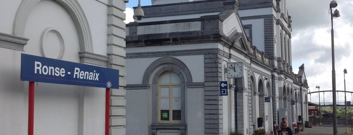 Gare de Renaix is one of Bijna alle treinstations in Vlaanderen.