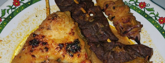 Ayam Panggang & Sate Usus Mbak Sri Ono (Nyik Sun) is one of Locais curtidos por mika.